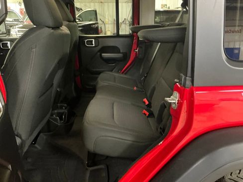 Used 2019 Jeep Wrangler Unlimited Sport S image 25