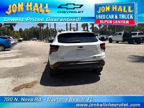 Used 2025 Chevrolet Trax RS FWD image 9