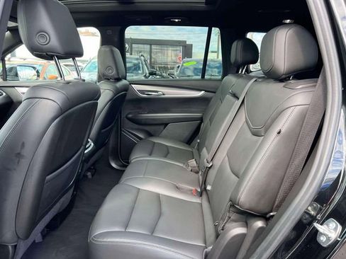 Used 2025 Cadillac XT6 Luxury FWD image 12