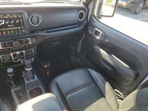 Used 2020 Jeep Wrangler Unlimited Sahara image 17