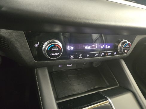 Used 2024 Mitsubishi Outlander AWD image 26