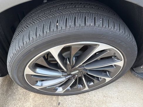 Used 2024 Lincoln Aviator Reserve w/ Equipment Group 201A image 2