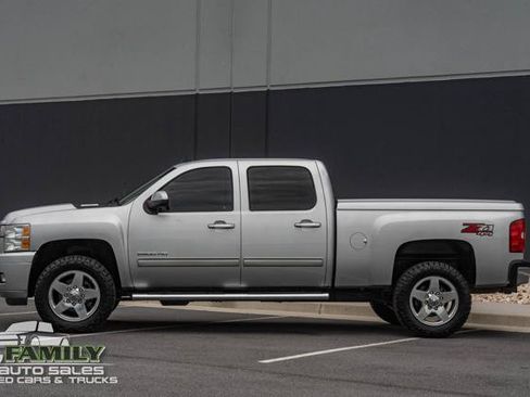 Used 2013 Chevrolet Silverado 2500 LTZ w/ LTZ Plus Package AWD/4WD image 5