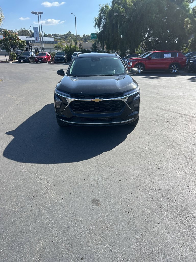 Used 2025 Chevrolet Trax LT w/ LT Convenience Package FWD image 4