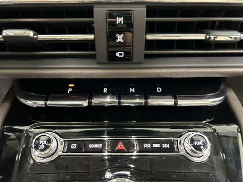 Used 2022 Lincoln Corsair AWD w/ Premium Package image 18
