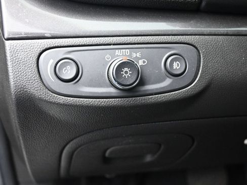 Used 2019 Buick Encore Essence FWD image 12
