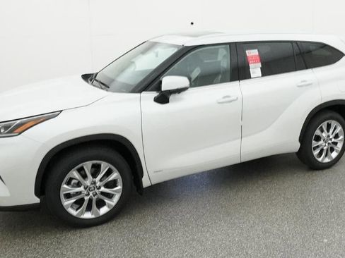 New 2026 Toyota Highlander Limited image 2
