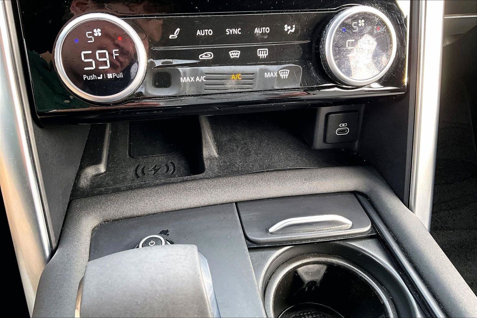 Used 2022 Land Rover Discovery HSE R-Dynamic AWD/4WD image 17