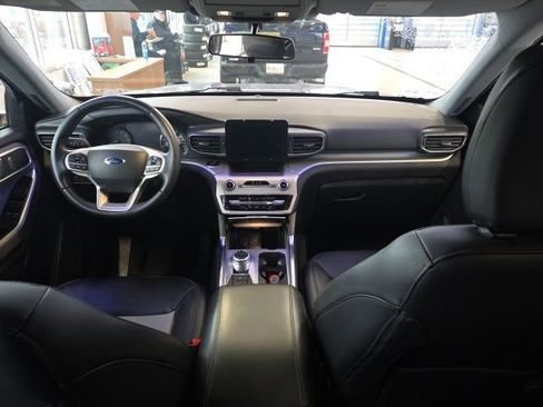 Used 2022 Ford Explorer XLT w/ Equipment Group 202A image 21