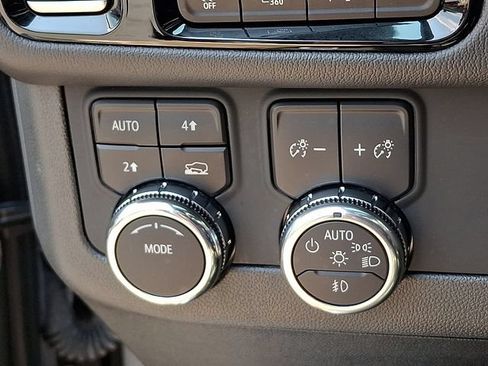 Used 2025 GMC Yukon XL Denali AWD/4WD image 24