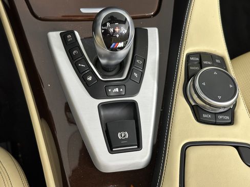 Used 2015 BMW M6 Convertible image 32