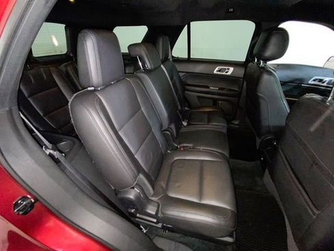 Used 2014 Ford Explorer XLT w/ Equipment Group 202A image 11