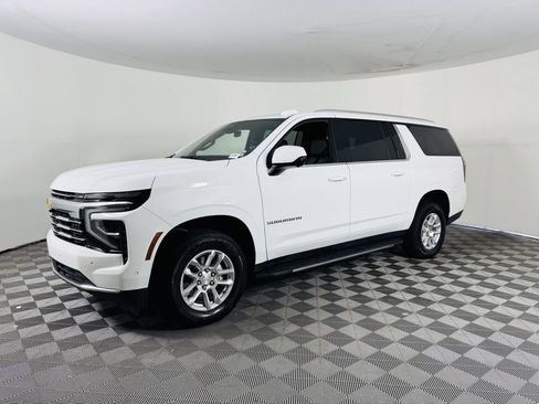 Used 2025 Chevrolet Suburban LT RWD image 4