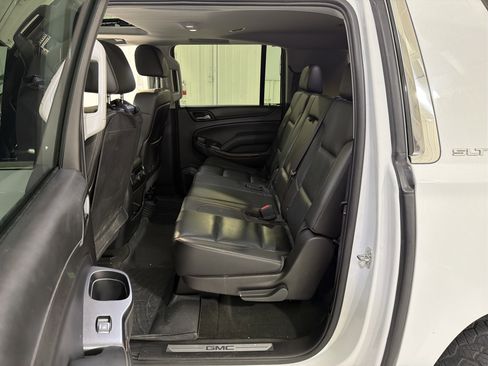 Used 2016 GMC Yukon XL SLT image 12