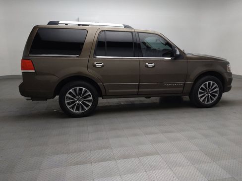 Used 2016 Lincoln Navigator Select image 10