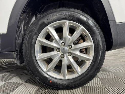 Used 2015 Jeep Cherokee Limited w/ Luxury Group AWD/4WD image 42