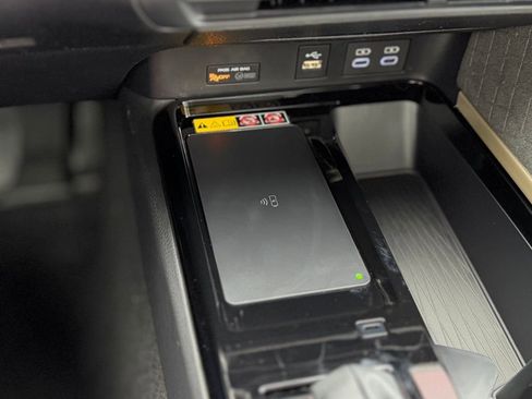 Used 2025 Toyota Camry XLE image 15