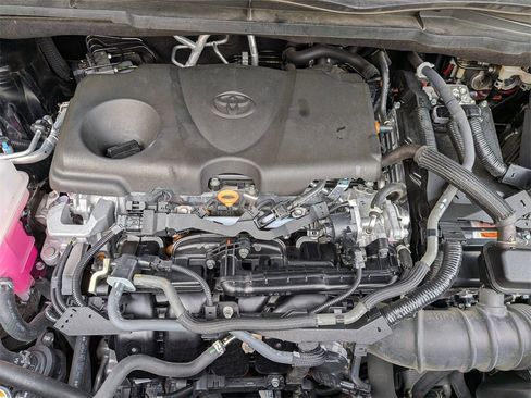 Used 2024 Toyota Sienna LE image 33