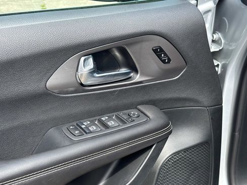 New 2026 Chrysler Pacifica Select FWD image 17