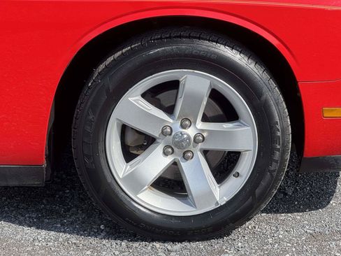 Used 2010 Dodge Challenger SE RWD image 25