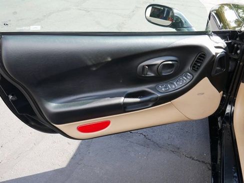 Used 2001 Chevrolet Corvette Convertible w/ Preferred Equipment Group1 image 8