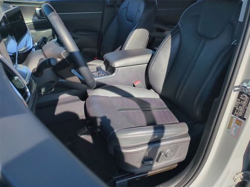 Certified 2025 Kia Sorento S image 19