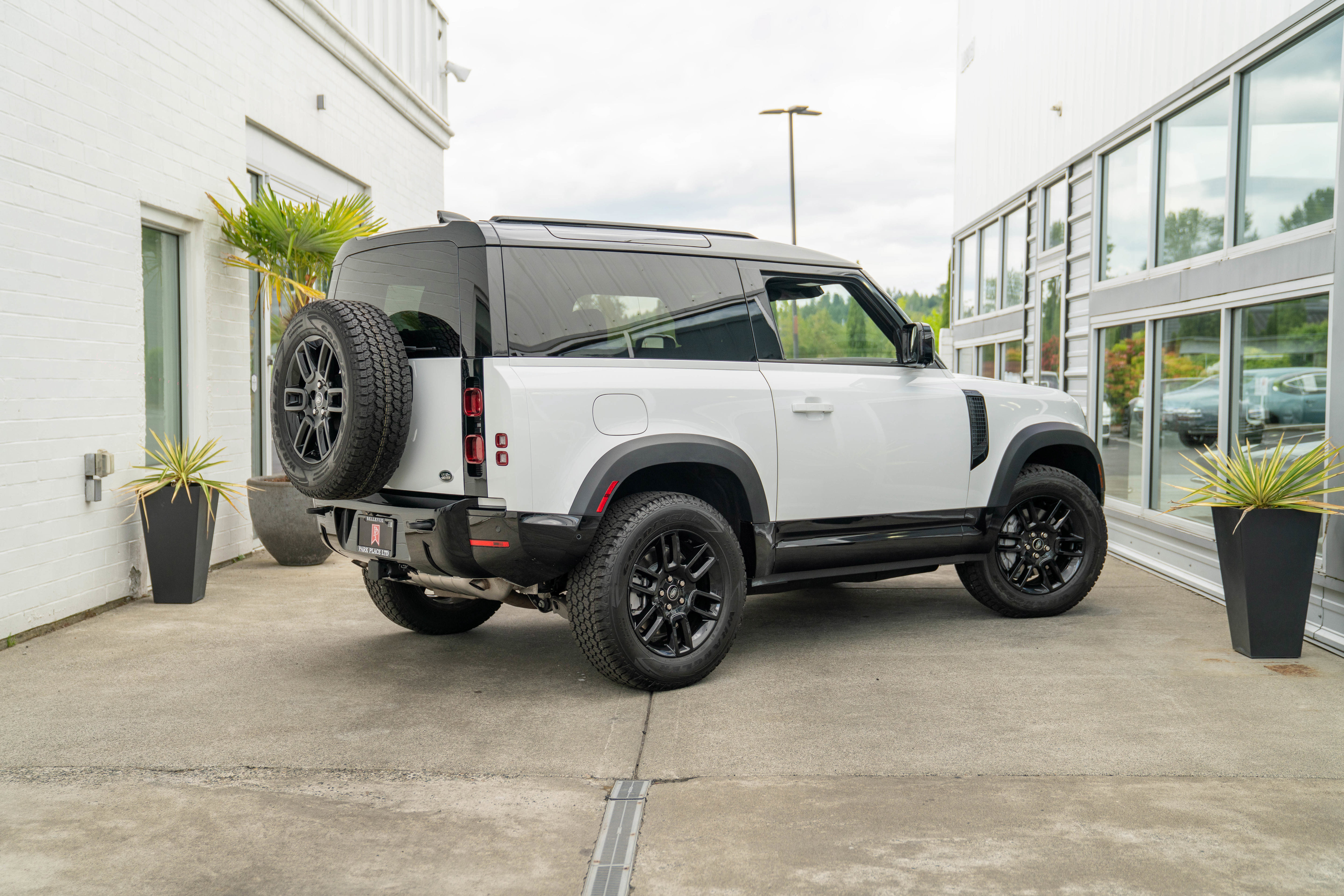 Used 2022 Land Rover Defender 90 X-Dynamic S AWD/4WD image 10