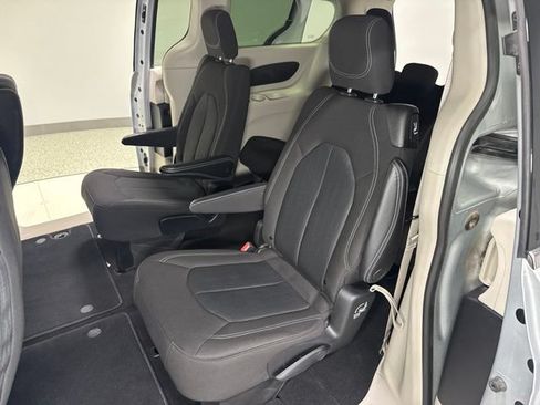 Used 2022 Chrysler Voyager LX FWD image 27