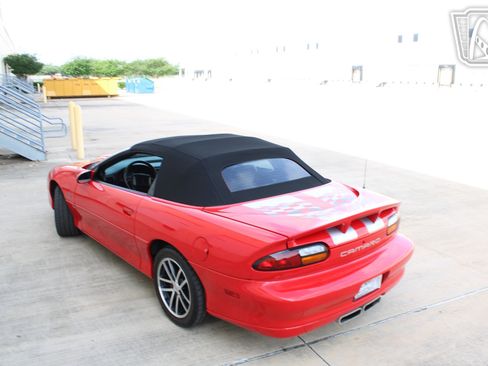 Used 2002 Chevrolet Camaro Z28 w/ SS Performance/Appearance Pkg RWD image 15