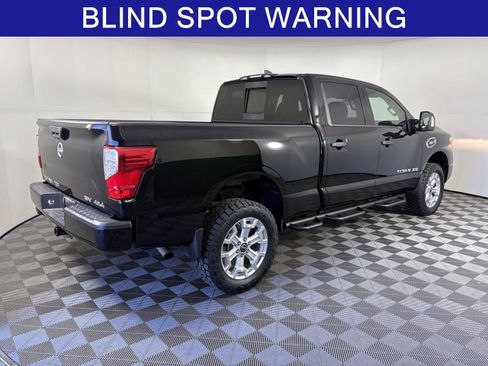 Used 2024 Nissan Titan SV w/ SV Convenience Package image 5