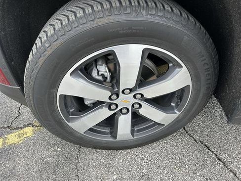 Used 2023 Chevrolet Traverse LT w/ LT Premium Package image 17