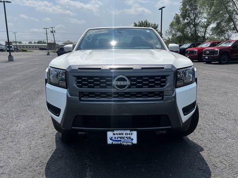 Used 2025 Nissan Frontier SV image 17