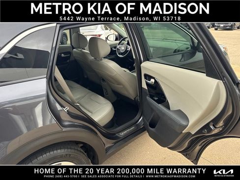 Used 2018 Kia Niro EX Premium FWD image 36