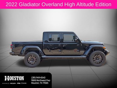 Used 2022 Jeep Gladiator Overland AWD/4WD image 2
