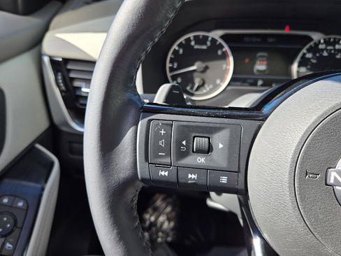 Used 2023 Nissan Rogue SV w/ SV Premium Package image 31