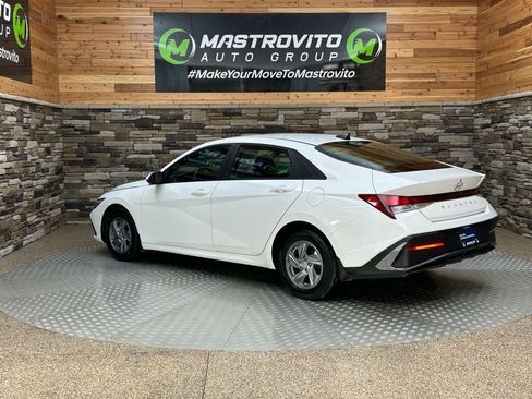 Certified 2024 Hyundai Elantra SE image 7