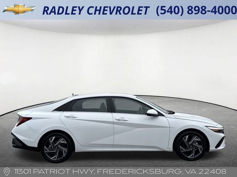 Used 2025 Hyundai Elantra SEL image 8