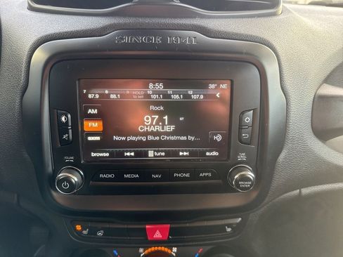 Used 2017 Jeep Renegade Trailhawk w/ Premium Trailhawk Package image 37