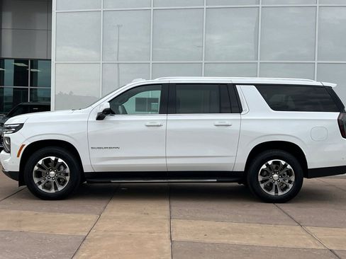 Used 2025 Chevrolet Suburban LT w/ Comfort Package image 7