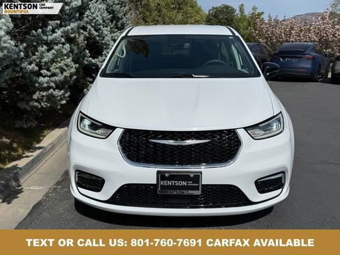 Used 2024 Chrysler Pacifica Limited FWD image 2