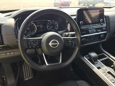 Certified 2025 Nissan Pathfinder SV w/ SV Premium Package FWD image 6
