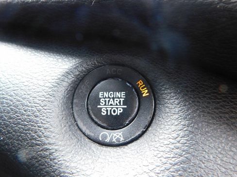 Used 2017 Jeep Cherokee Latitude w/ Comfort/Convenience Group image 14