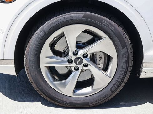 Used 2026 Genesis GV70 2.5T Advanced AWD/4WD image 9