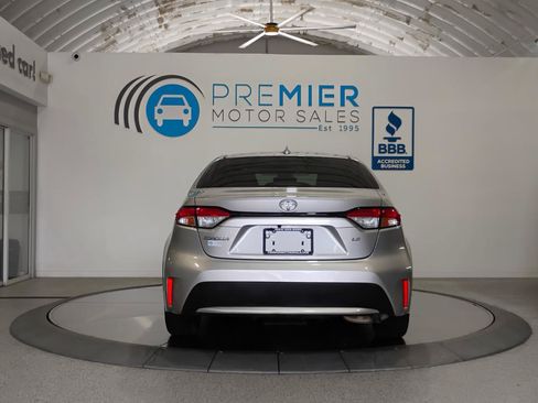 Used 2020 Toyota Corolla LE FWD image 19