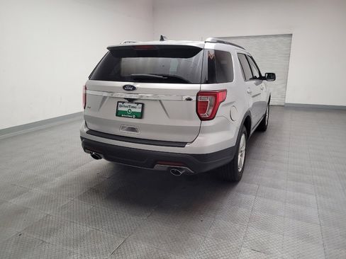 Used 2018 Ford Explorer XLT image 7