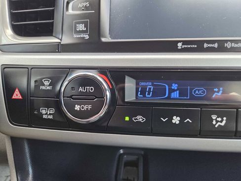 Used 2017 Toyota Highlander Limited image 29