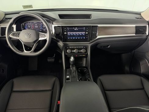 Used 2023 Volkswagen Atlas SE w/ Black Wheel Package FWD image 13