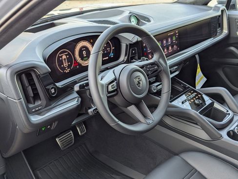 New 2026 Porsche Cayenne Turbo image 4