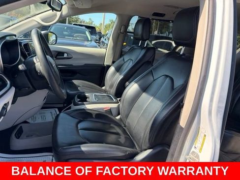 Used 2023 Chrysler Pacifica Touring-L FWD image 13