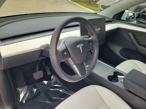 Used 2023 Tesla Model Y Long Range image 19